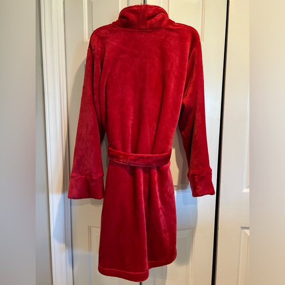 SOMA❤️ PLUSH ❤️ Bold Red , Short Robe w Pockets & Plush Belt - Picture 7 of 9